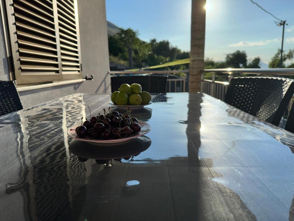 Gezim guest house - B&B Shirokë