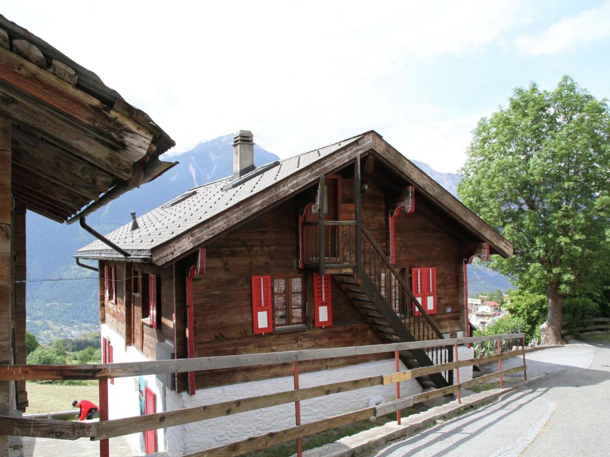 B&B Guttet - Boutique Apartment in Valais with Balcony - Bed and Breakfast Guttet