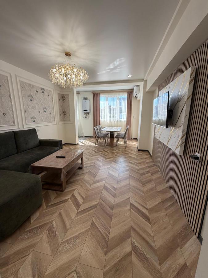 Spacious 2-Bedroom Apartment in the Heart of Yerevan - Chambres d'hôtes Erevan