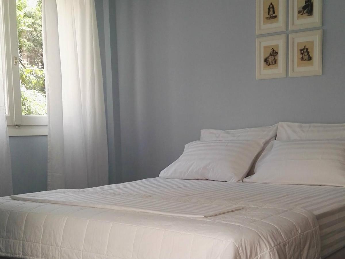 B&B Loutraki - Paris Spacious Beach Apartment - Bed and Breakfast Loutraki