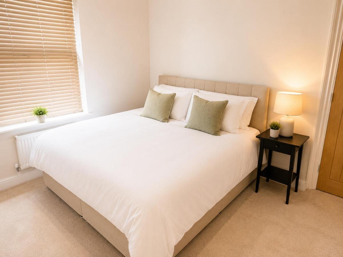 Luxury Stay in Bourne Town Centre | Sleeps 4 - B&B Bourne