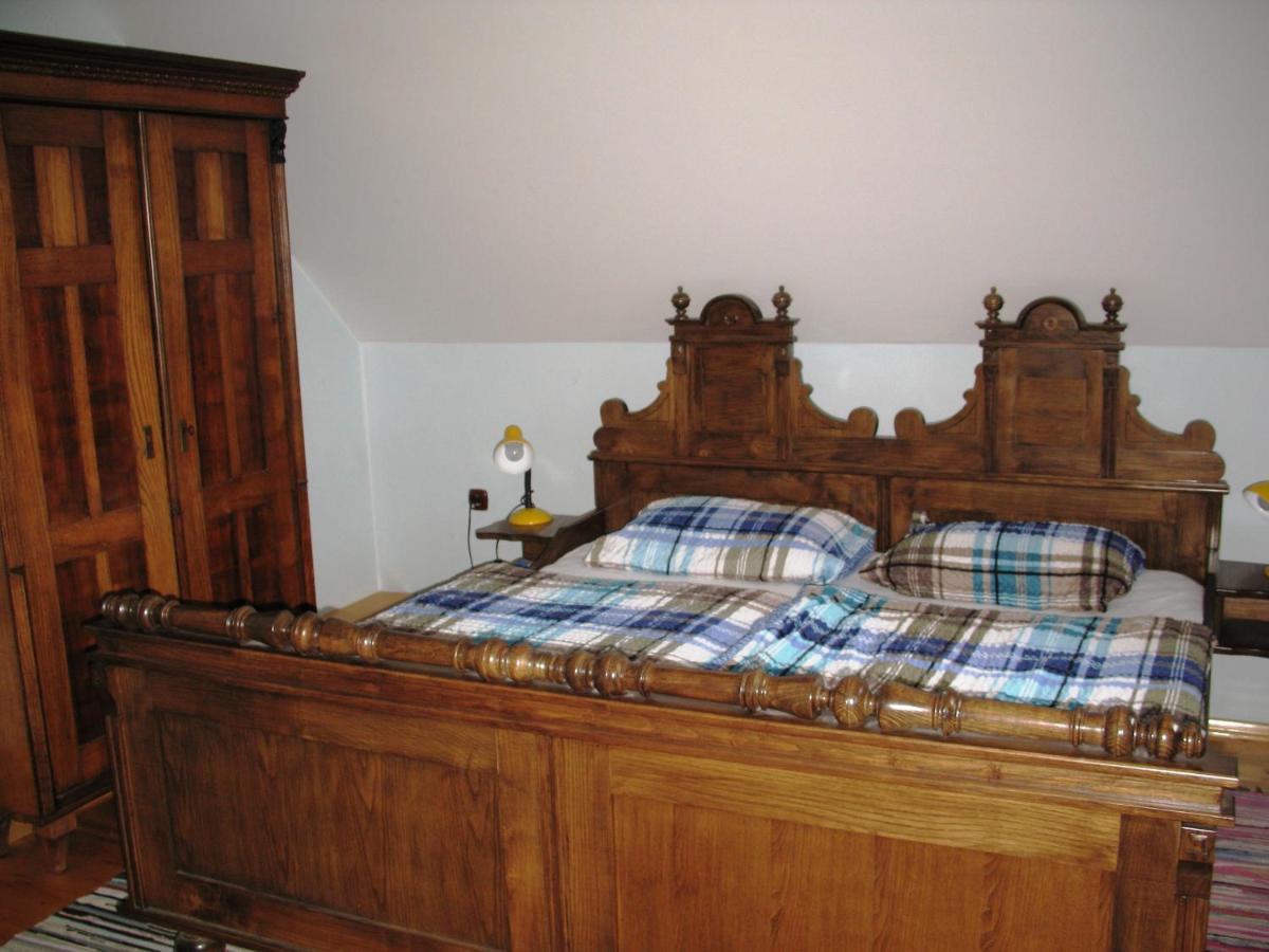 Dreibettzimmer mit Gartenblick