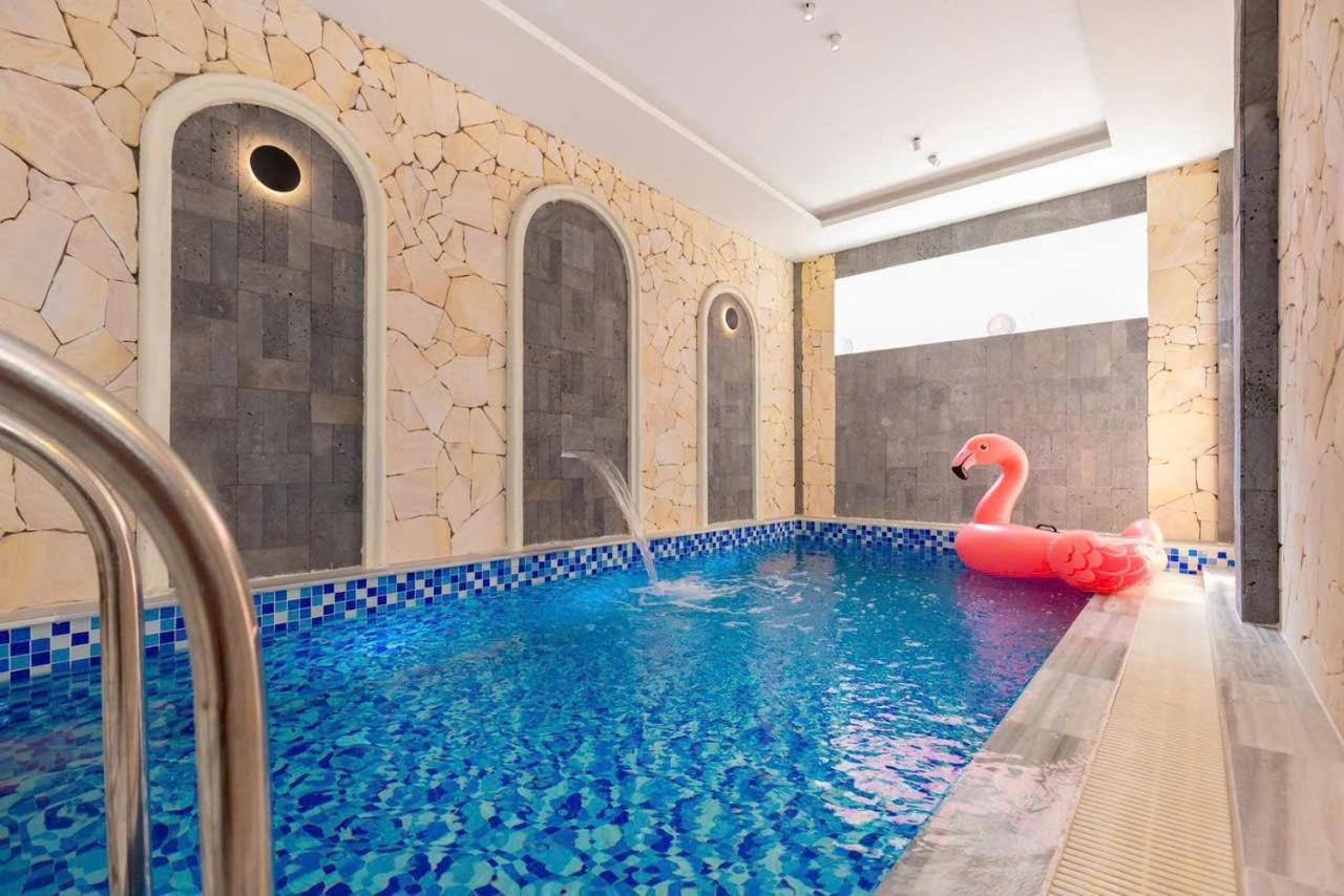 Nhà Phố Hồ Bơi Khu Ẩm Thực Bãi Sau - Chambres d'hôtes Xã Thang Tam