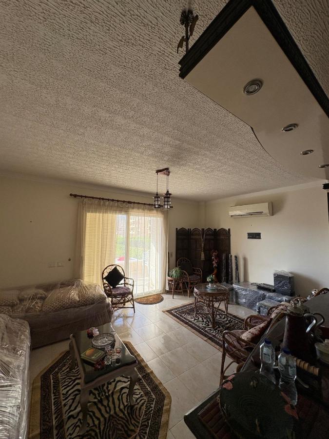 Elegant North Coast Chalet Beach, Pool & Garden - Bed and Breakfast Dawwār al Ḩajj Aḩmad