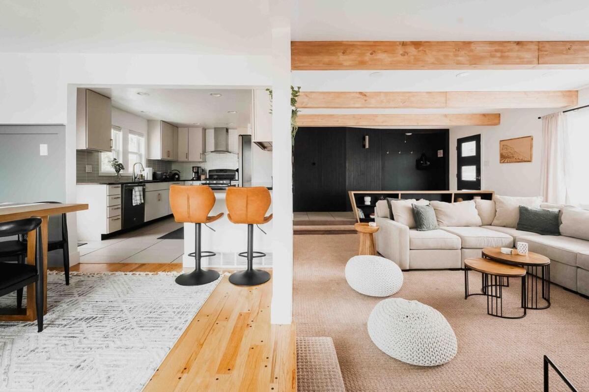 Speakeasy, HotTub, Theater - 15 min to Red Rocks - Unique & Private - B&B Arvada