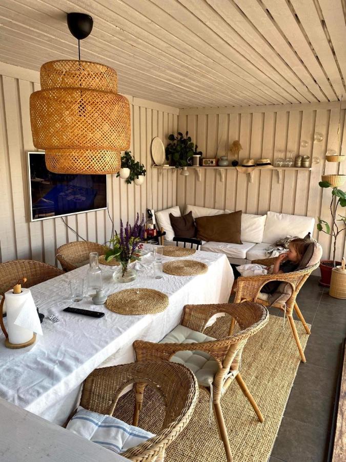 Enplansvilla med pool - B&B Trosa