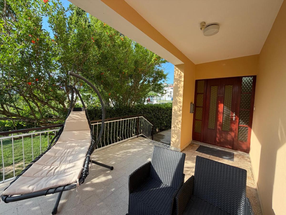 Studio Apartmani ISRA - Ferienwohnung Palit