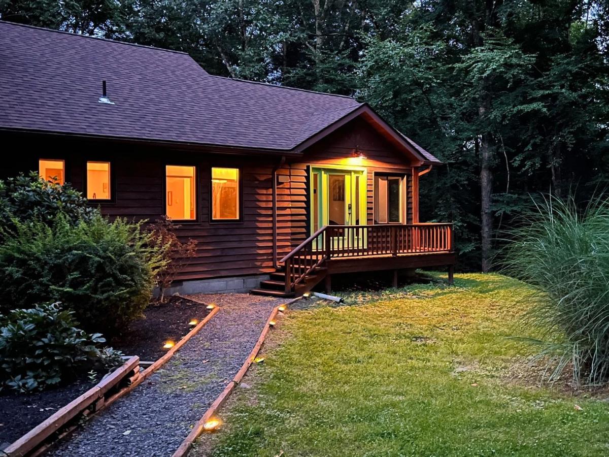 Modern Catskills Retreat Spa Bath + Fire Pit - Bed and Breakfast Saugerties