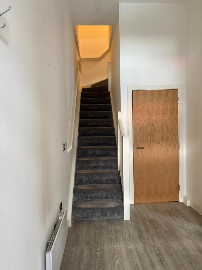 Luxury 2 bed 3 bathroom apartment with balcony, middlewood plaza Salford - Chambres d'hôtes Manchester
