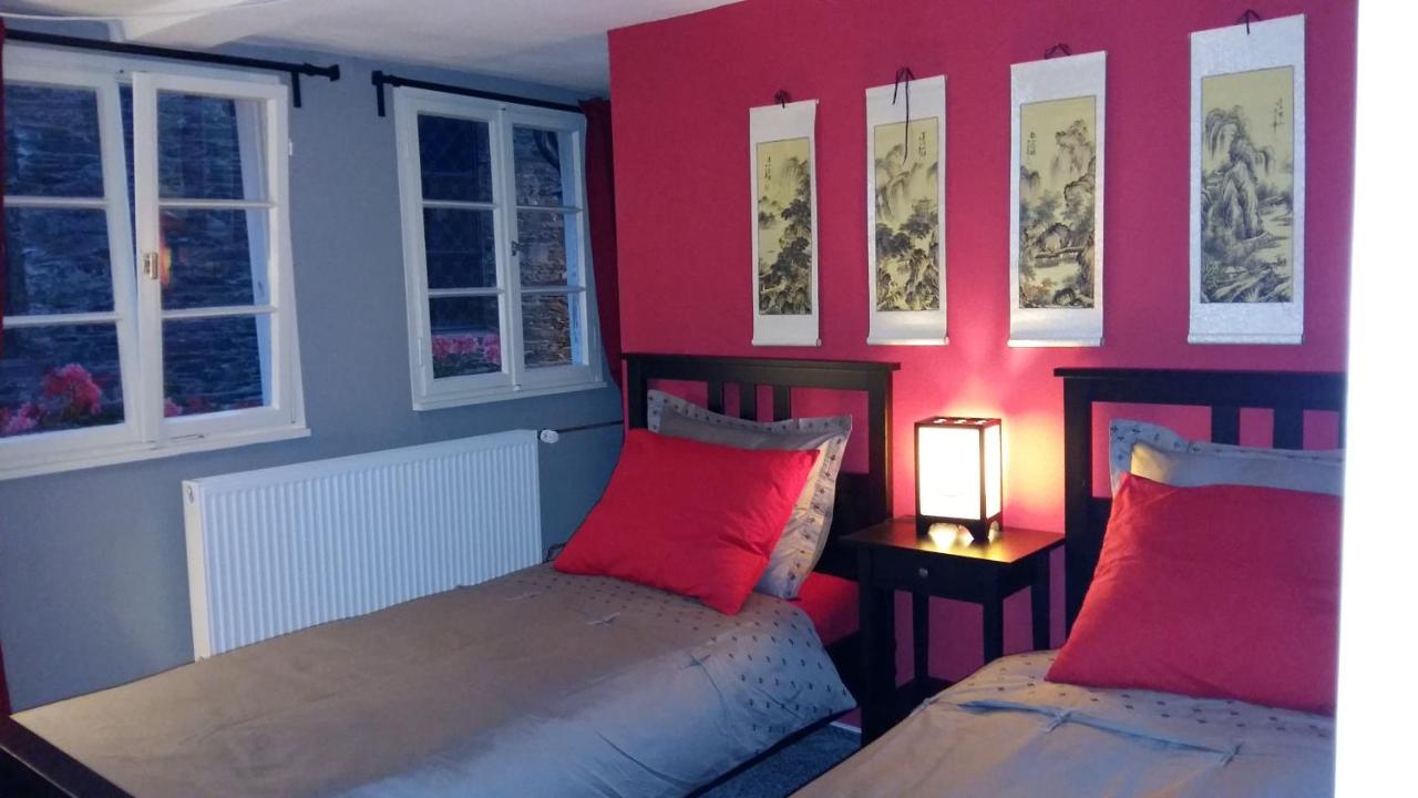 Twin Room with Private Bathroom (Shanghai)