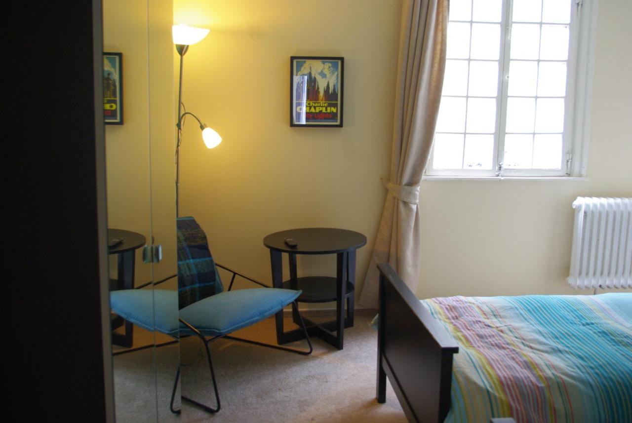 Double or Twin Room with Private Bathroom (Manhattan)