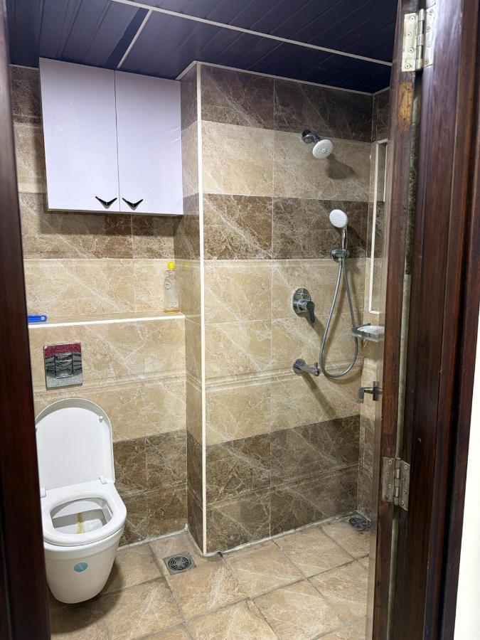 Comfortable Private Room in Premium Apartment - B&B Kolanukonda