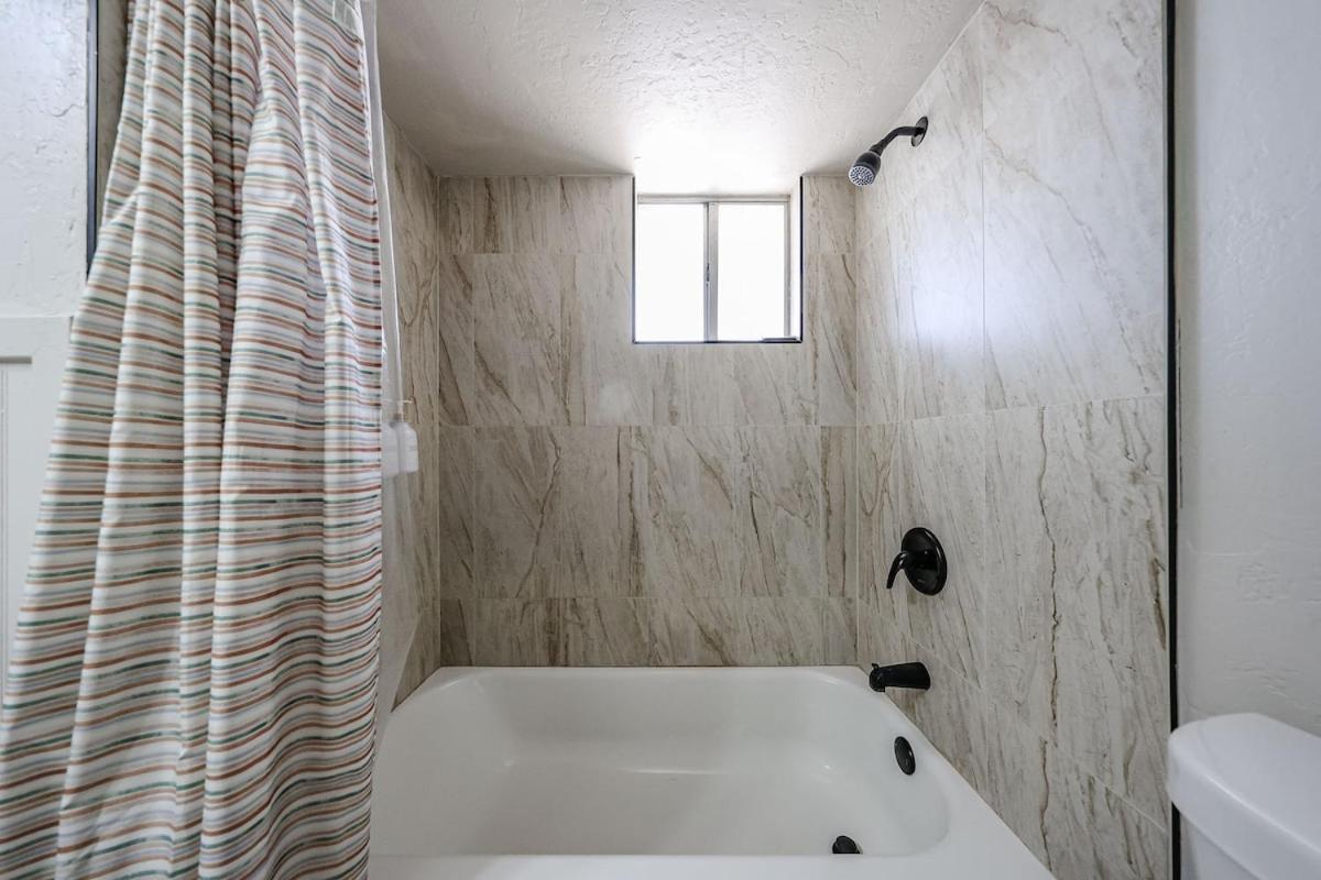 #5 Sunny Midtown Skyline Cool Comfy Affordable - B&B Phoenix