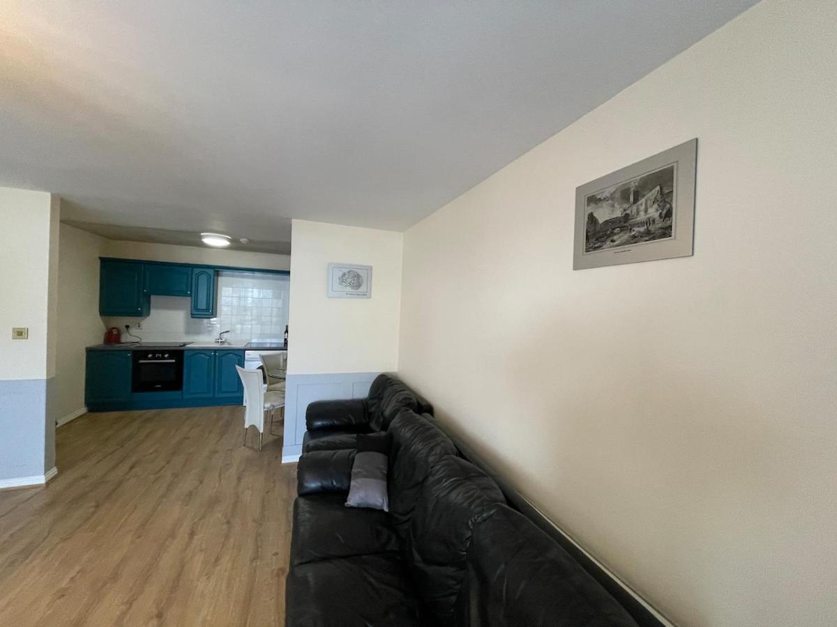 Modern Town Centre 3 Bed Apartment - B&B Sligo