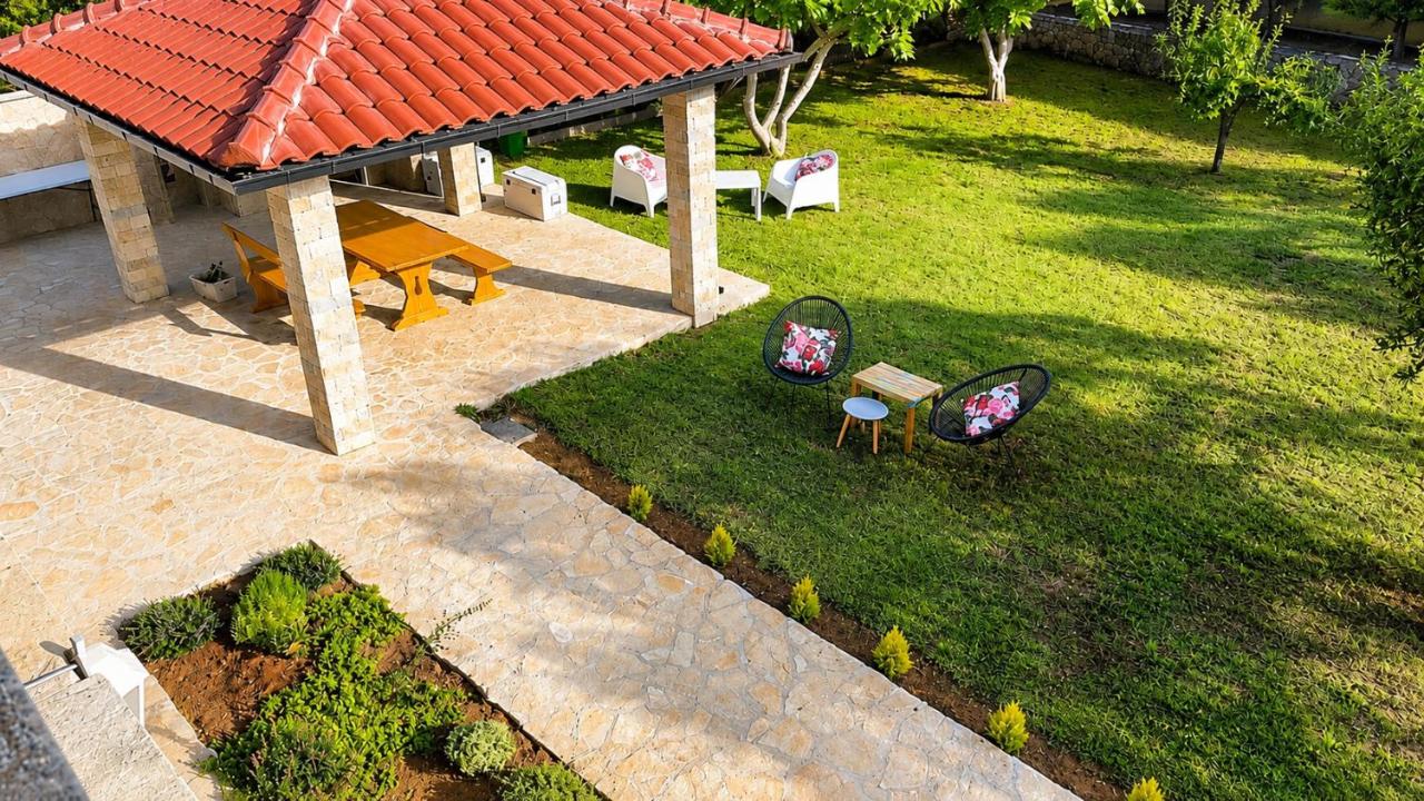 Family friendly apartments Kim - by TA Leut Agency - Chambres d'hôtes Privlaka