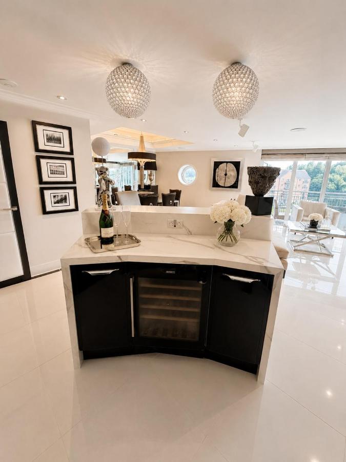 Ultra-Luxe 3BD, 2BR Penthouse, One of a Kind - Chambres d'hôtes Cardiff