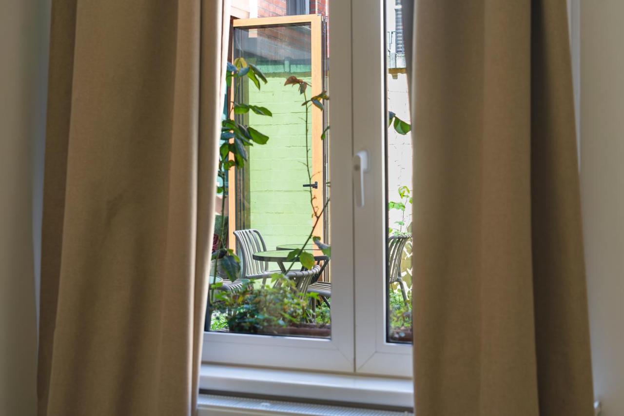Stylish 1BR Apt, with Living Room in Central Ghent with WiFi & TV - Chambres d'hôtes Gand