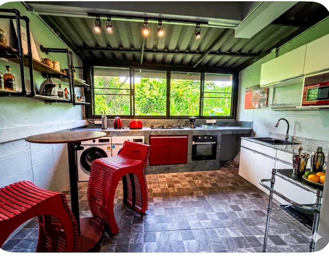 Duplex town house with a dream kitchen - B&B Chiang Mai