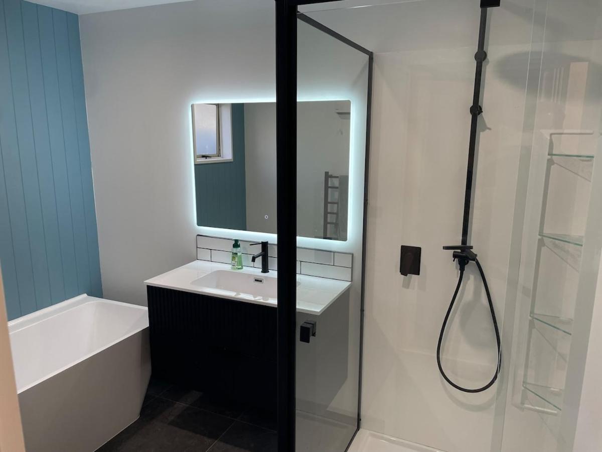 Prime location, Modern Family living - B&B Distretto di Queenstown