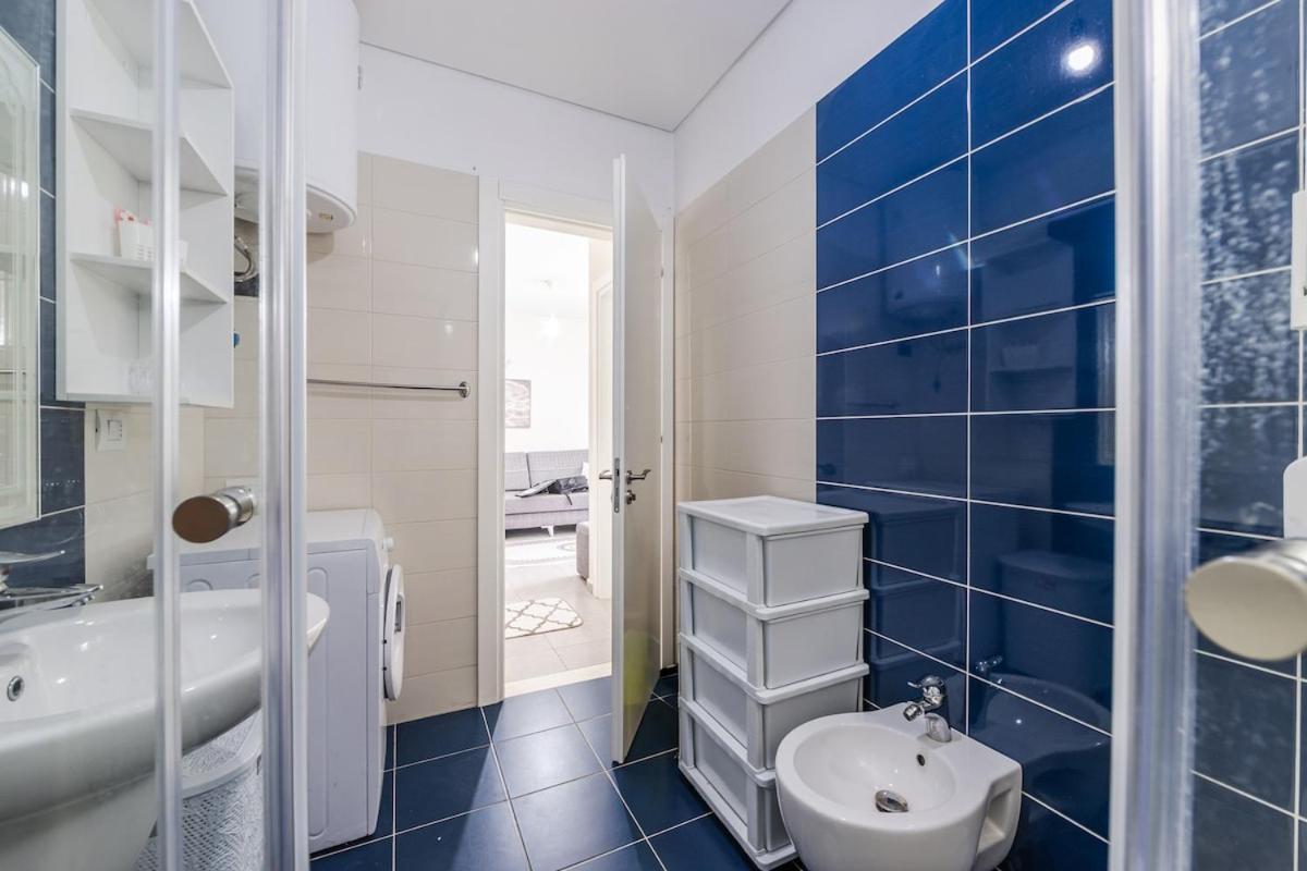 Blue Bay Sea View Apartment with Free Parking by PikHost - B&B Dhërmi