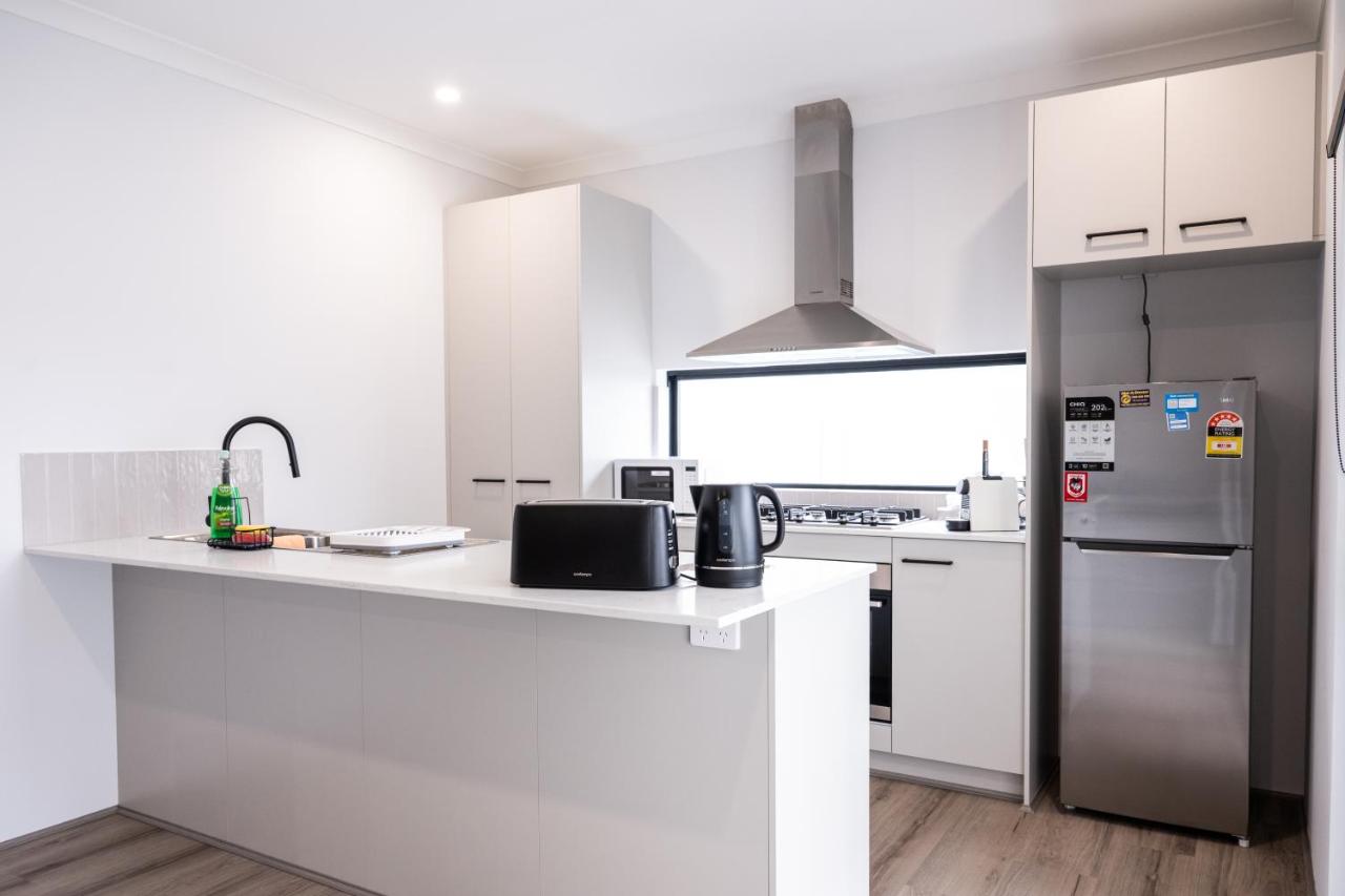 Stylish 3BR Family Home Near CBD & Airport - Chambres d'hôtes Perth