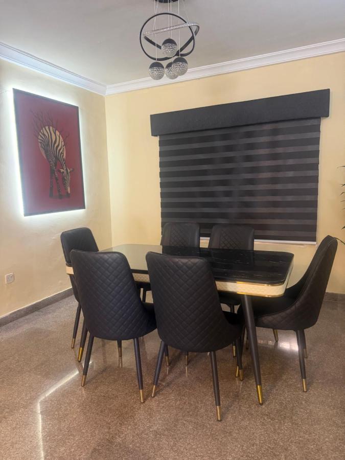 Max Heron, Gorgeous 2 Bedroom - Ferienwohnung Ikeja