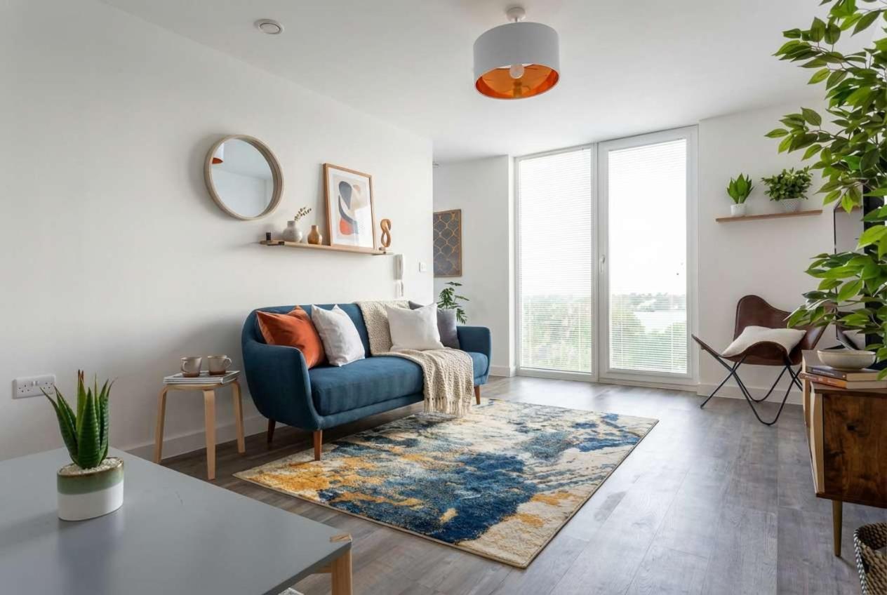 Modern & Spacious 2BED Apartment by Old Trafford - Bed and Breakfast Manchester