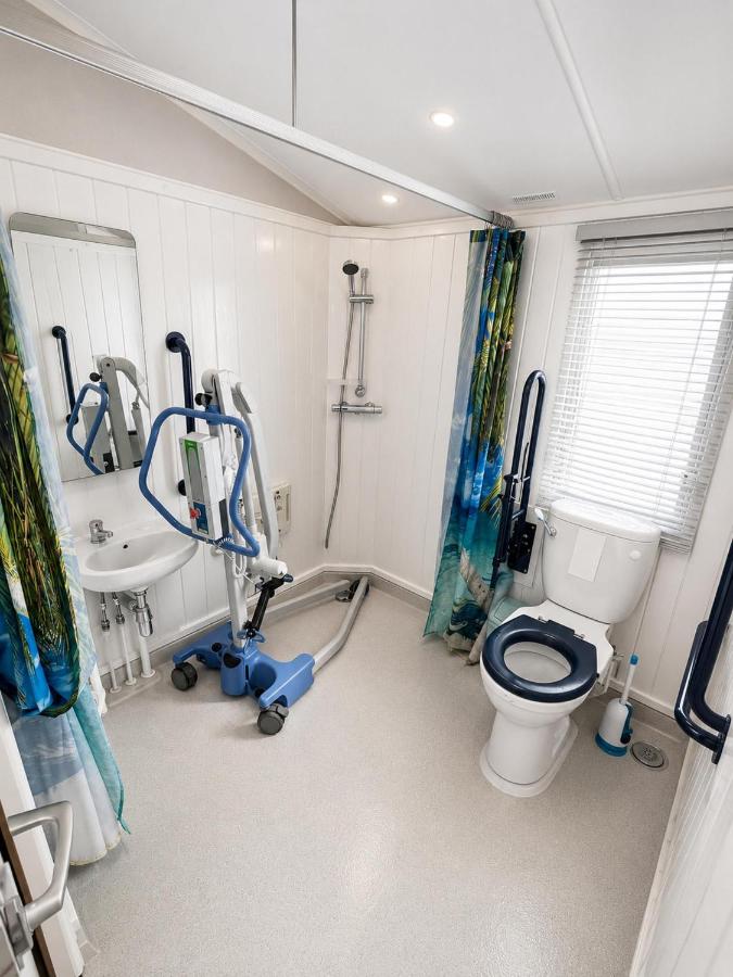 Disability Adapted 6 Berth Caravan Designed for Comfort Accessibility & Independence - Ferienwohnung Skegness