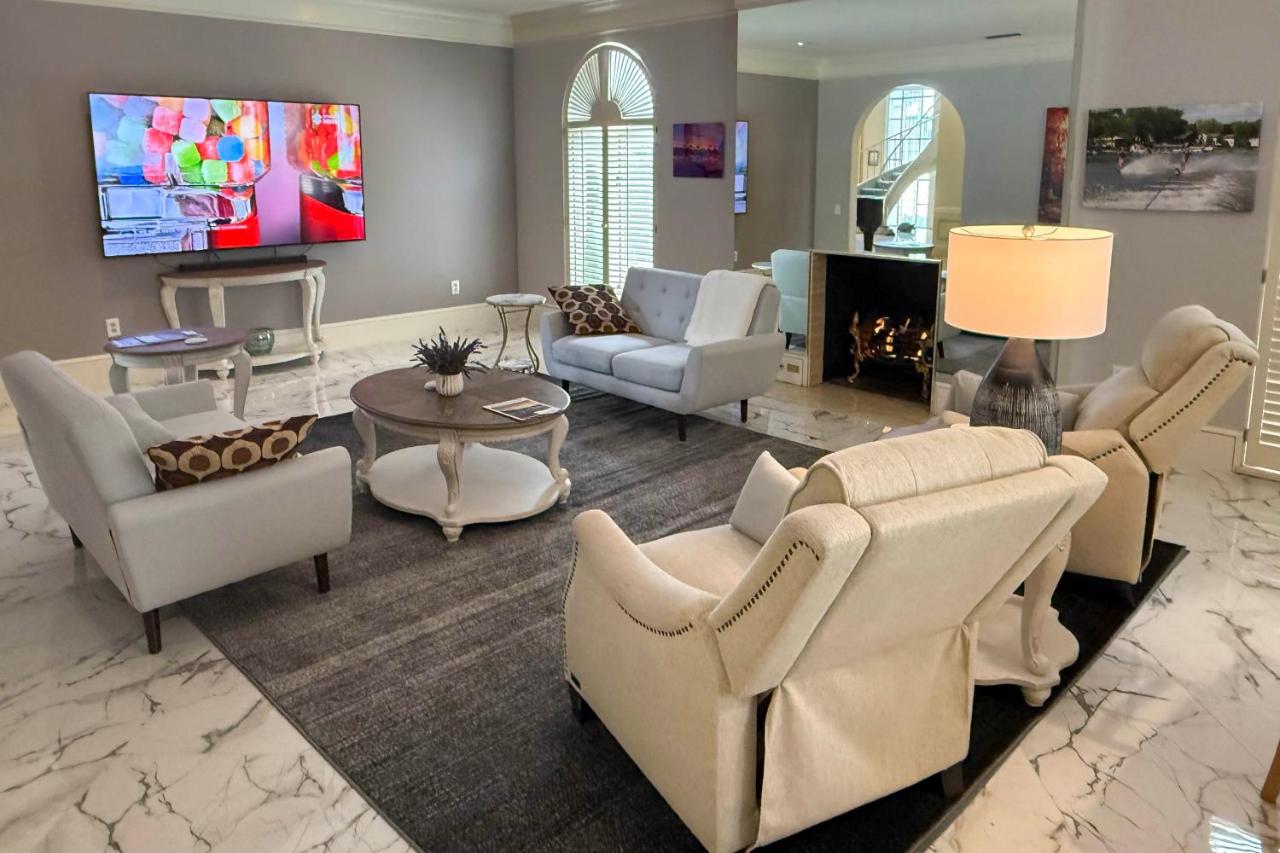 Lanai & Pool: Elegant Villa in Winter Haven! - B&B Winter Haven