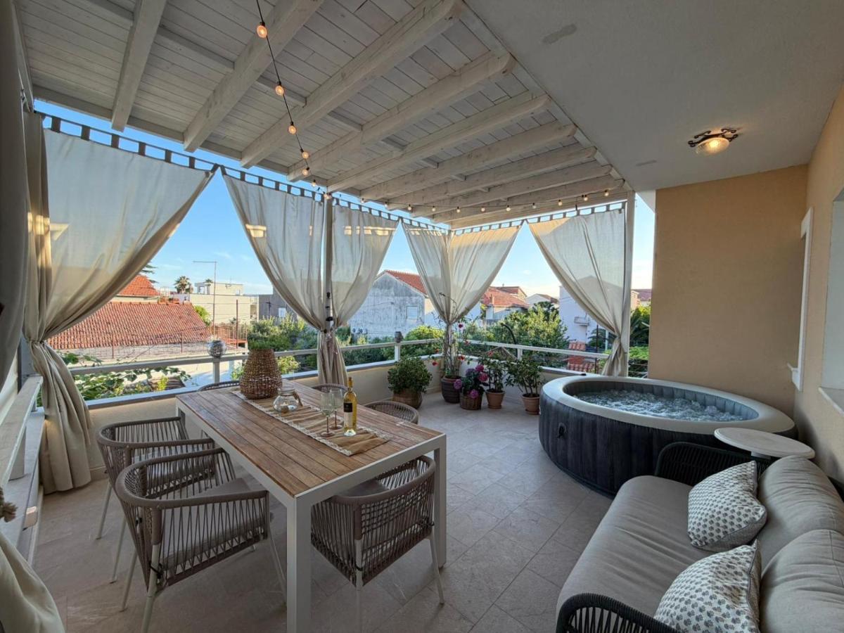 Niki Terrace & Jacuzzi Retreat - B&B Kutleše