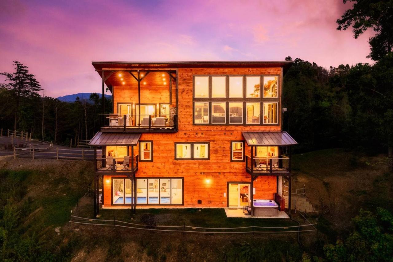 Private Pool Cabin with Theater, Hot Tub & Views - B&B Sevierville