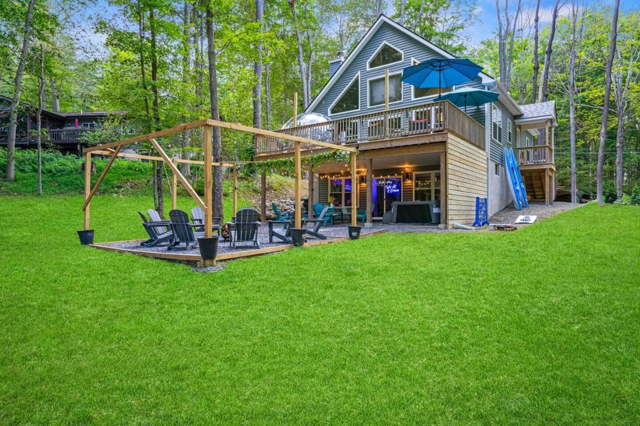 Chalet with Hot Tub, Game, Movie Room, Lake and Pool Access - Chambres d'hôtes Gouldsboro