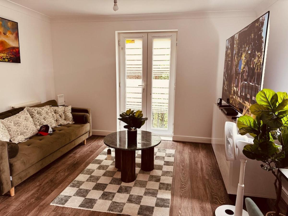 Apartment in Purfleet, close to RSPB reserve - B&B Burghfield