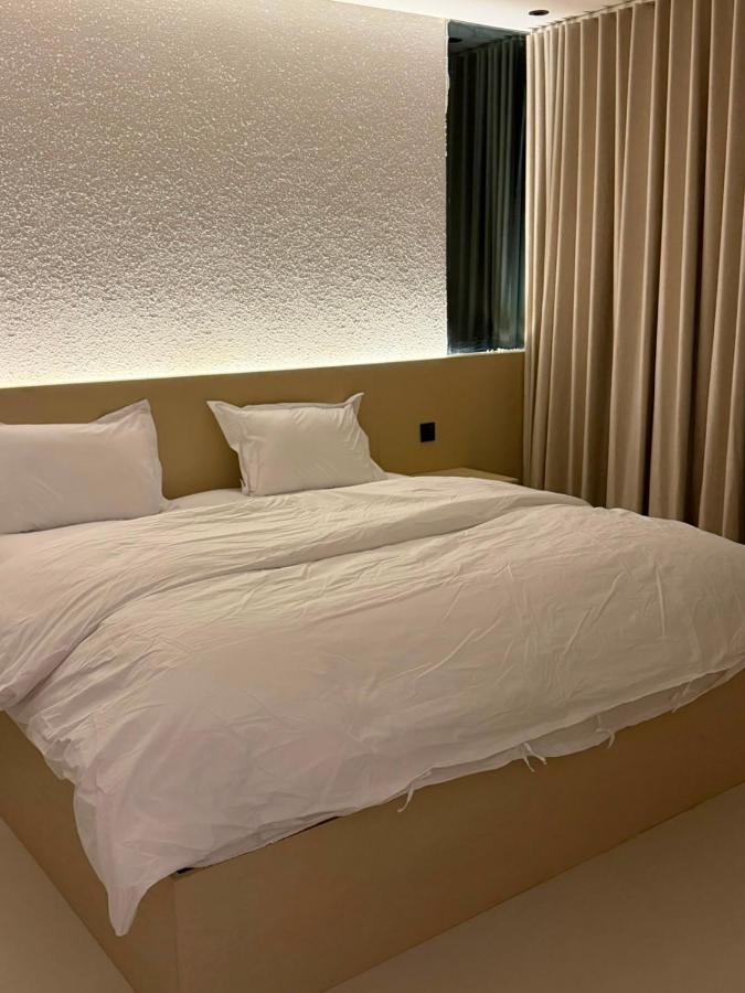 صالة وغرفة نوم مودرن بوصول ذاتي - B&B Riad