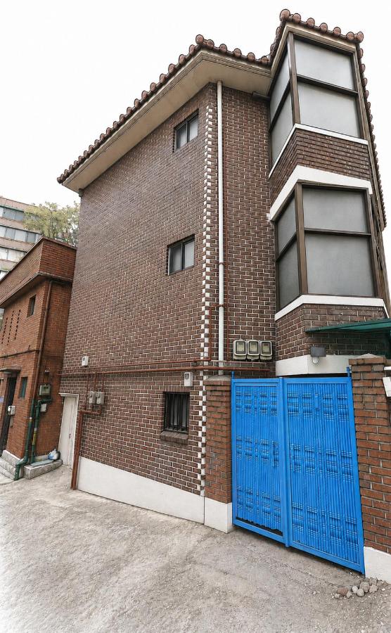 Seoul Station 7 Min Walk, Newly Renovated 2BR, 3 Beds, Sleeps 6 - B&B Seoul