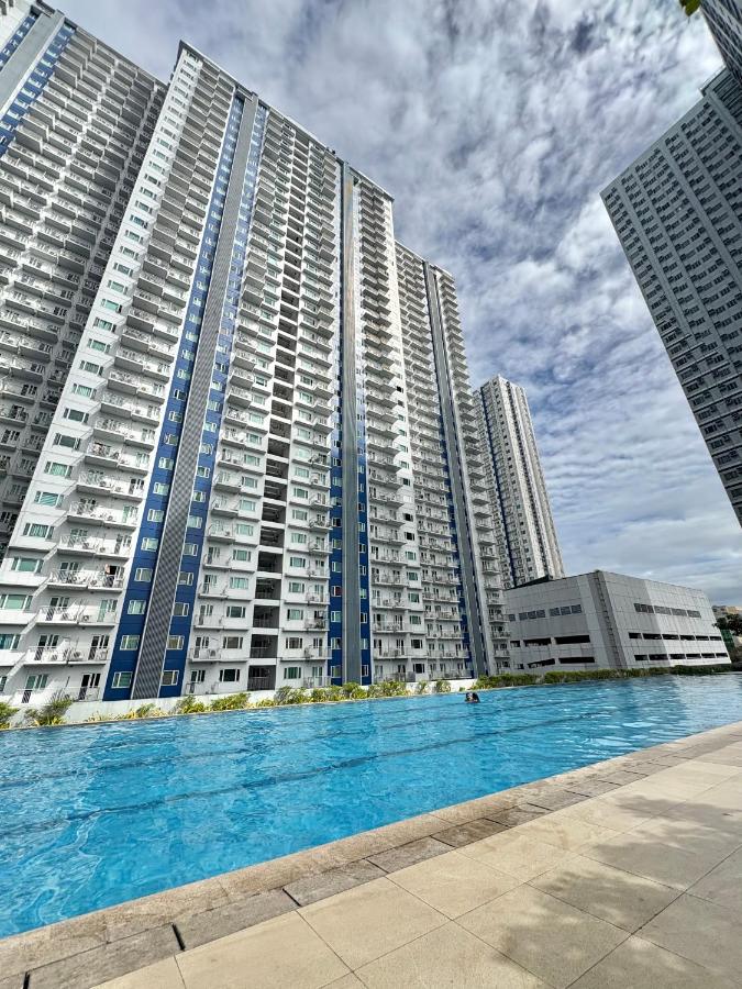 CL Home Grass Residences Staycation right beside SM City North EDSA in Quezon City - B&B Manila