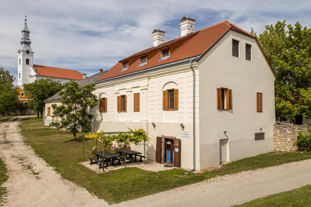 Köveskál Vendégház - B&B Köveskál
