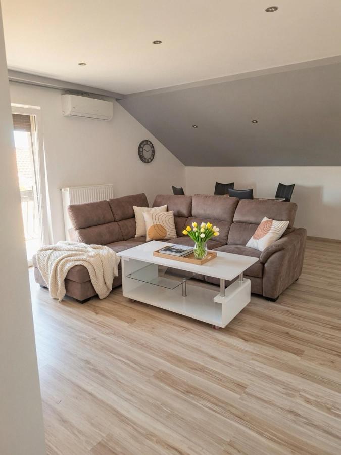 Apartman Edina - Bed and Breakfast Rijeka