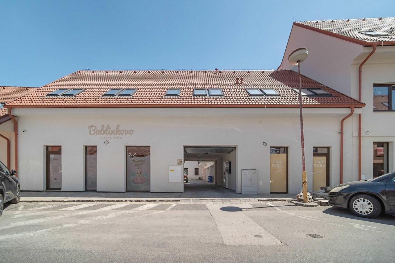 Old Town Modern Design Stay - AC & WI-FI - B&B Trnava