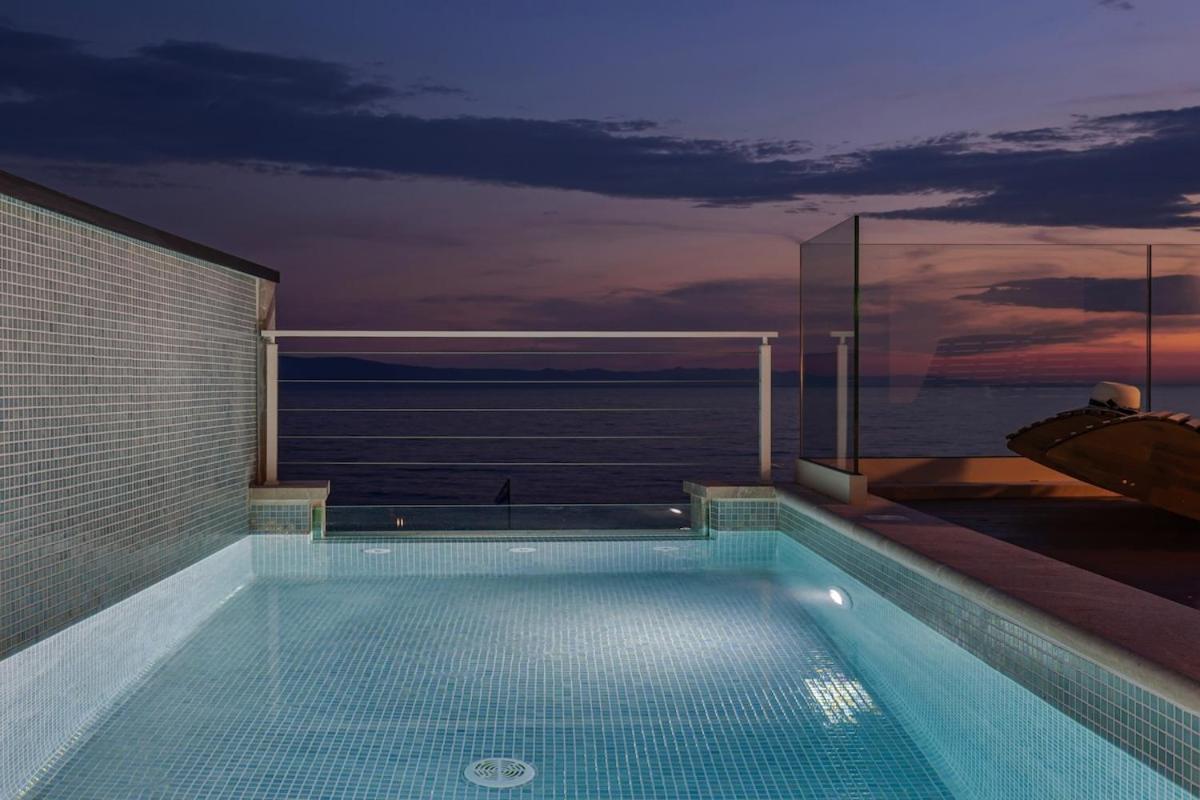 Villa Adriatic Beachfront by Makarska Exklusiv - Chambres d'hôtes Drašnice