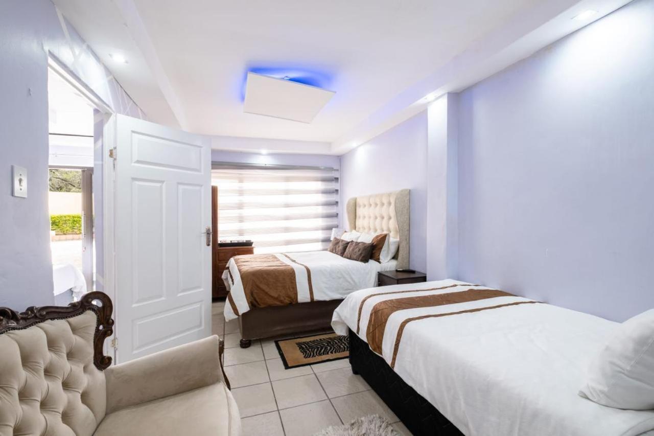 Deluxe Double Room (2 Adults + 1 Child)