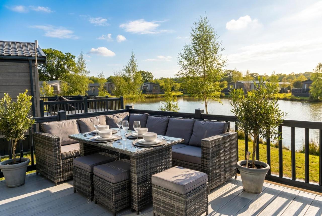 Kingfisher Lodge - Lakeside Lodge, Hot Tub, Woodhall Spa - Ferienwohnung Woodhall Spa