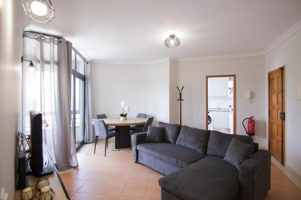 Modern 3- Bedroom Retreat in Faro’s City Center - B&B Faro