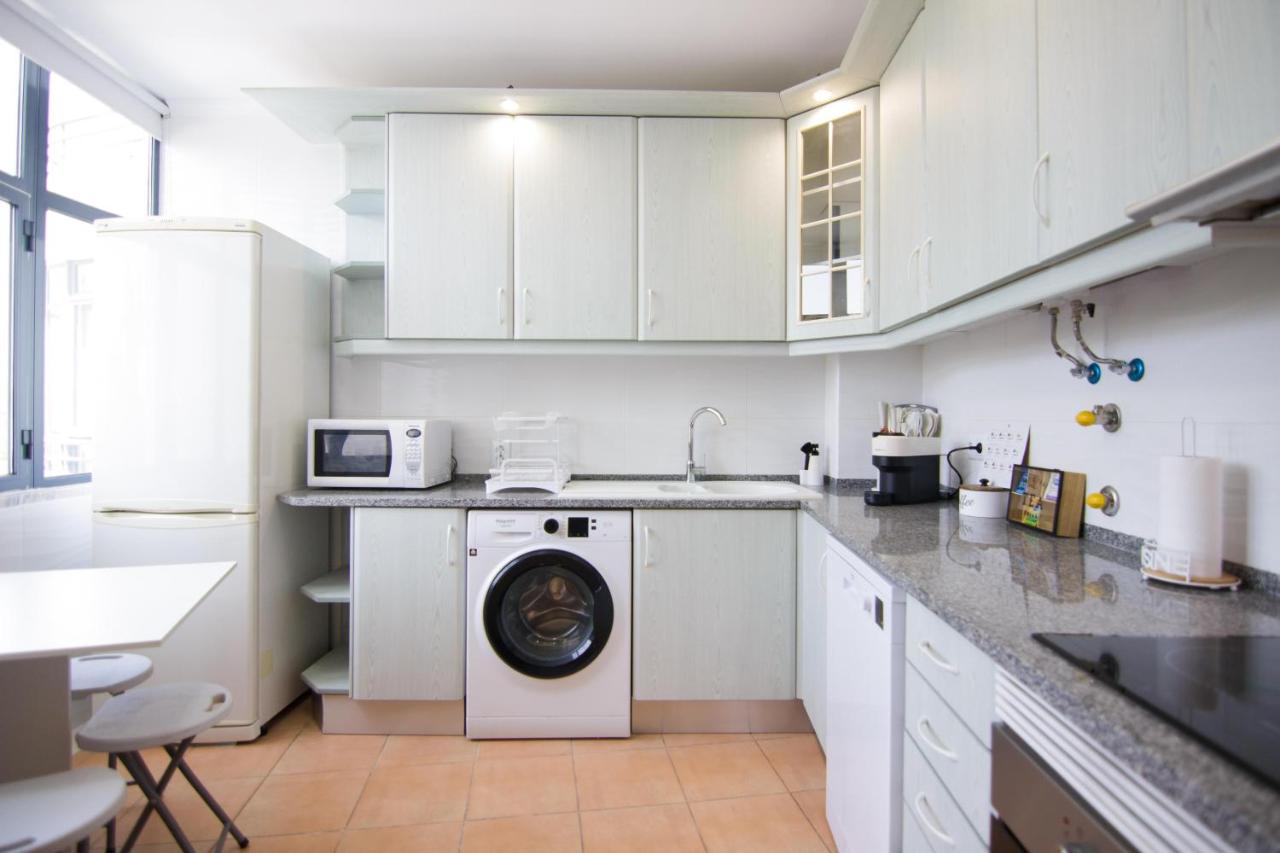 Modern 3- Bedroom Retreat in Faro’s City Center - B&B Faro