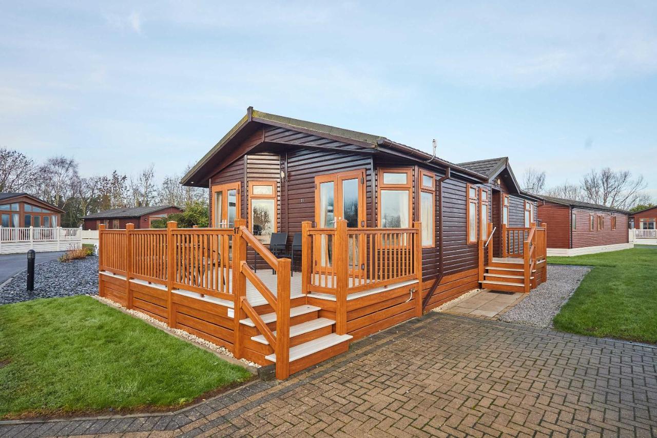 Mandarin Lodge with Hot Tub - B&B Malton