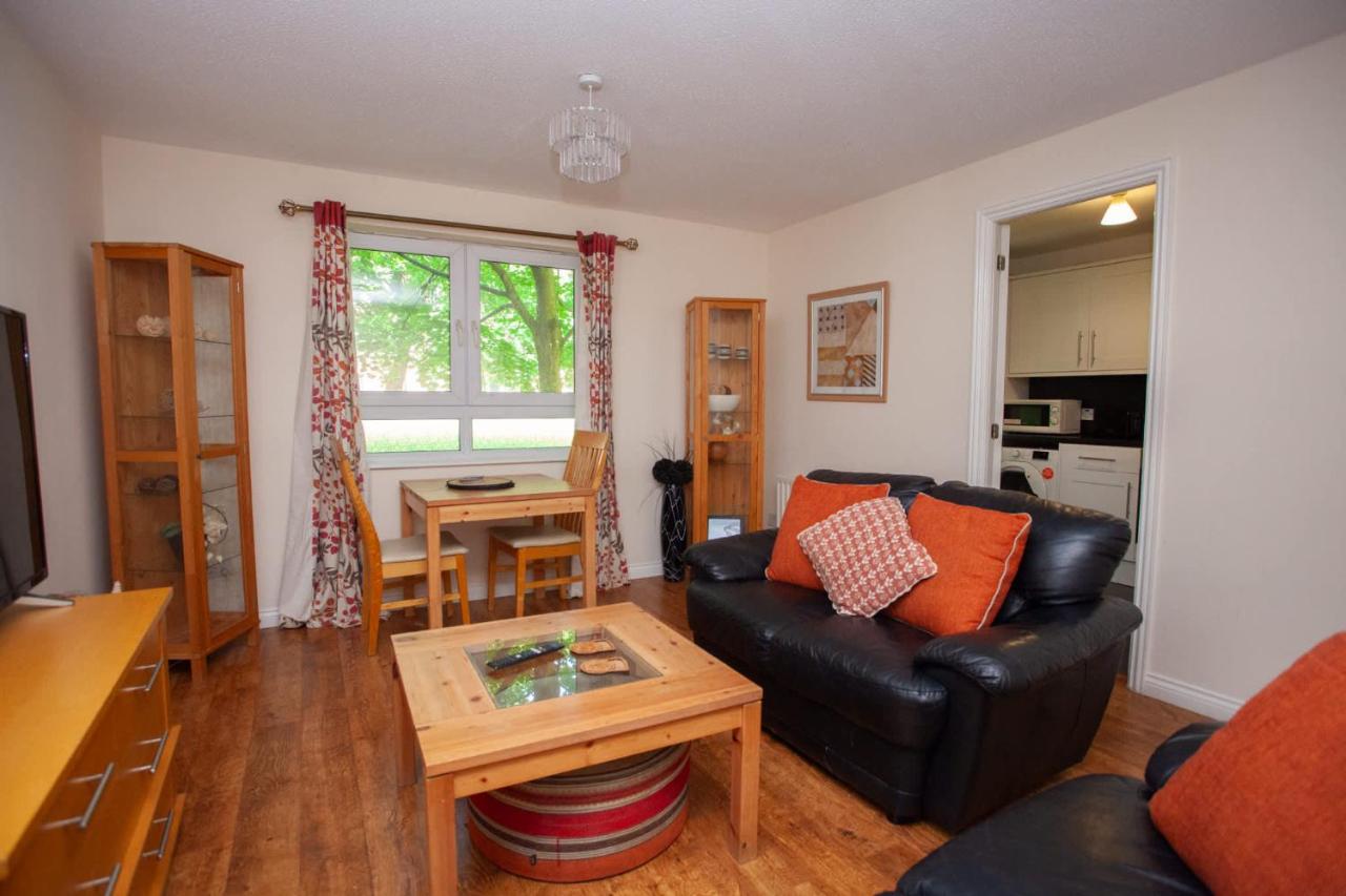 Homely Flat close to Centre with Free Parking - Chambres d'hôtes Glasgow