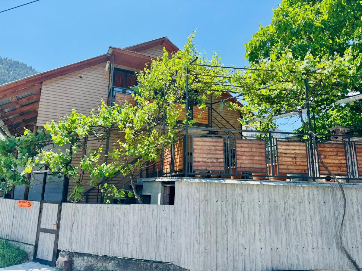 Guest House Riverside - B&B Borjomi