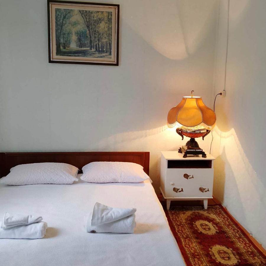 Basic Triple Room with Shared Bathroom