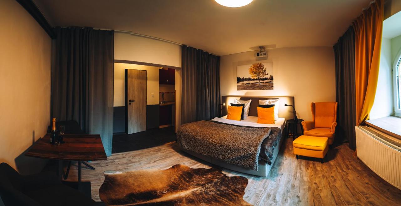 Queen Suite with Spa Bath