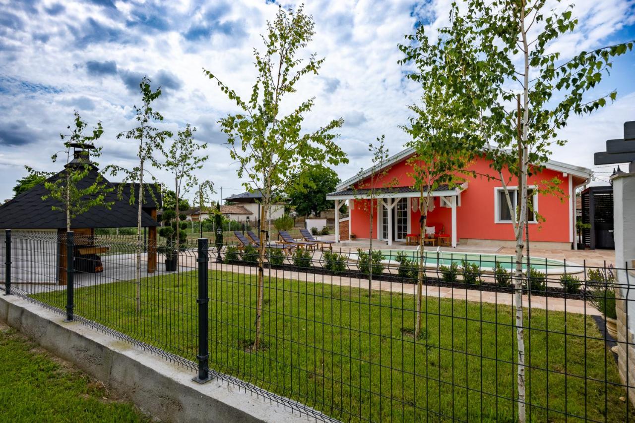 Бутикови Вили Хамбарлии с отопляем басейн и джакузи - Chambres d'hôtes Zhitnitsa